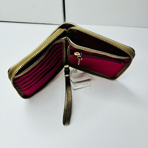 ⛔️SOLD⛔️ COACH Peyton Tattersall Multicolor Zip Around Wristlet - Picture 3 of 8